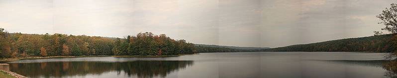 File:Meadow Grounds Lake Pano.jpg