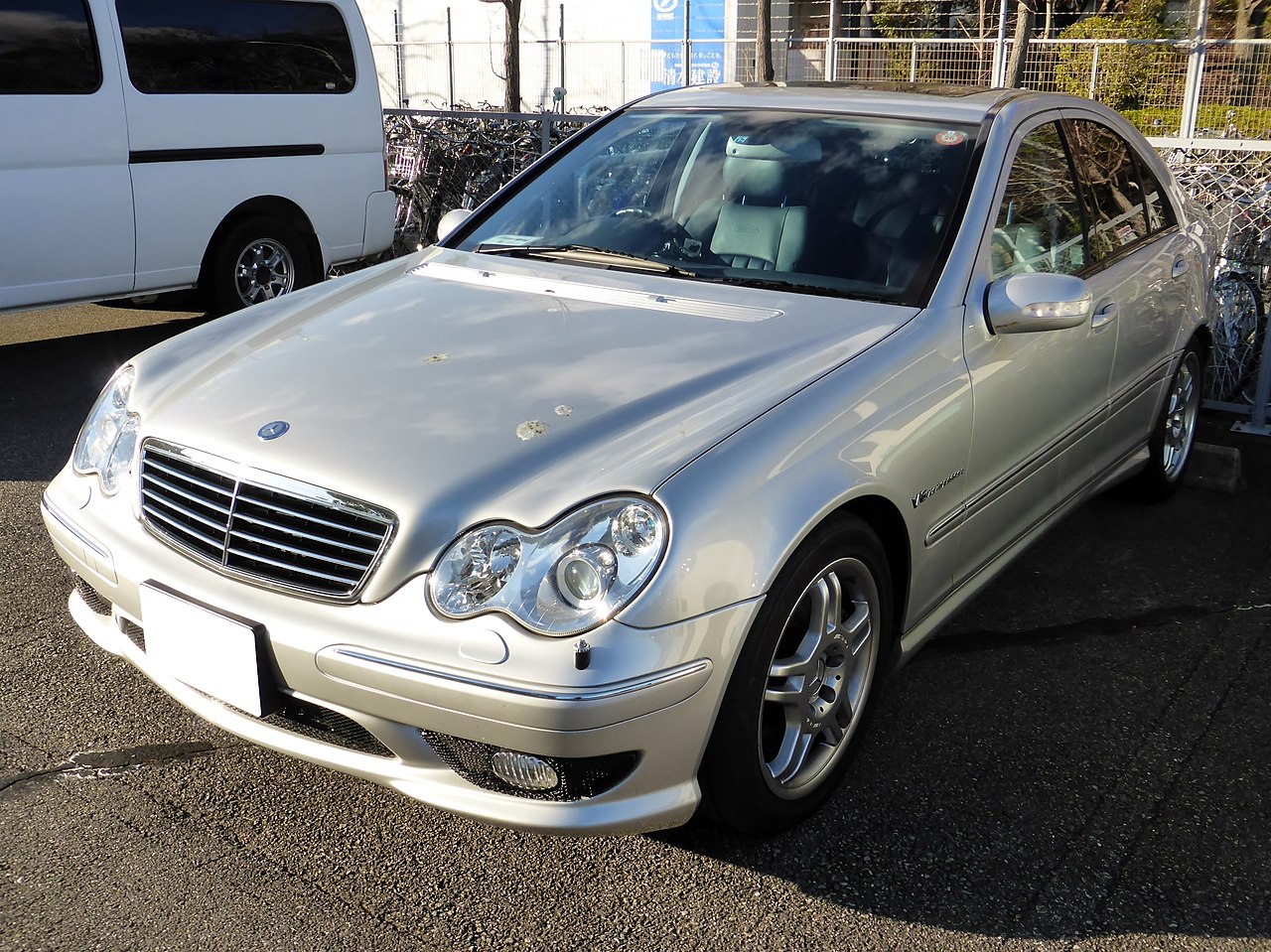 File:Mercedes-Benz W203 front 20171214.jpg - Wikimedia Commons