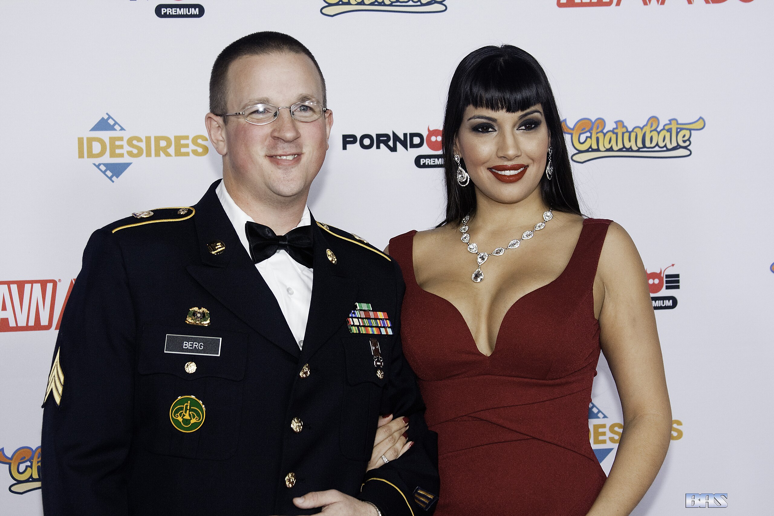 Ragiv:Mercedes Carrera and date at AVN Awards 2016 (26398735690).jpg -  Vükiped