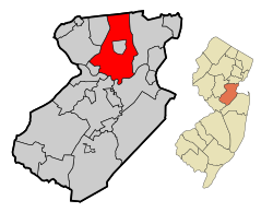Location of Edison in Middlesex County highlighted in red (left). Inset map: Location of Middlesex County in New Jersey highlighted in orange (right).