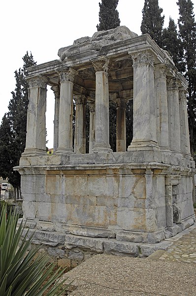 The Gümüşkesen is a Roman tomb, from the 2nd century BC. It is reportedly built along the lines of the Mausoleum at Halicarnassus, but on a much small