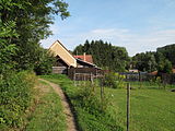 Čeština: Cesta v Mokřanech (obec Velké Popovice). Okres Praha-východ, Česká republika. English: Road in Mokřany village (Velké Popovice municipality, Prague-East District, Czech Republic.