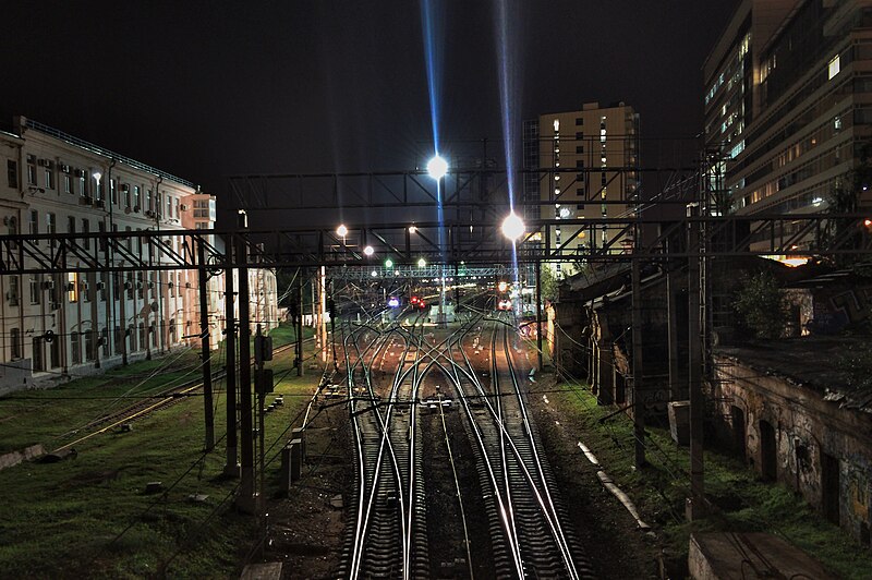 File:Moscow, night view of Kursky rail terminal from Kazakova Street (30786821663).jpg