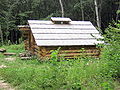 Mountain log cabin in Pyrohiv 2409.JPG