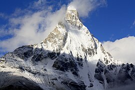 Le Mont Shivling (6 543 m), a longtemps intrigué les alpinistes européens du Raj Britannique du fait sa ressemblance avec le Cervin.