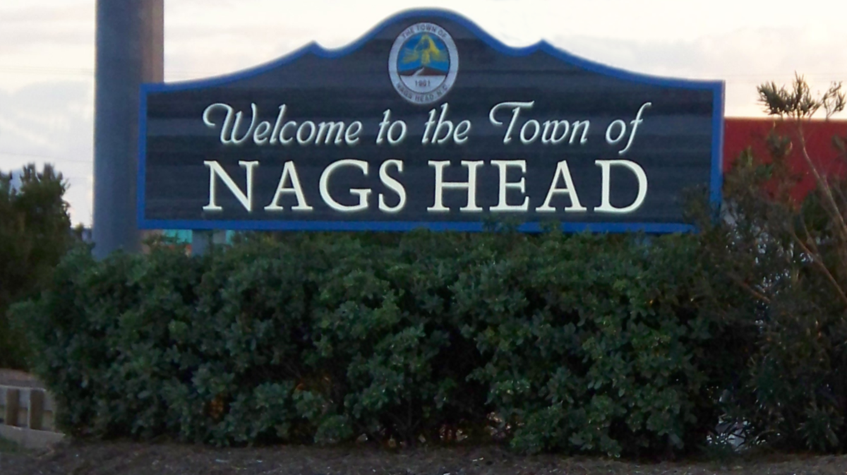 1200px-Nags_Head_town_welcome.png