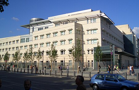 New US Embassy - Mutter Erde fec.jpg