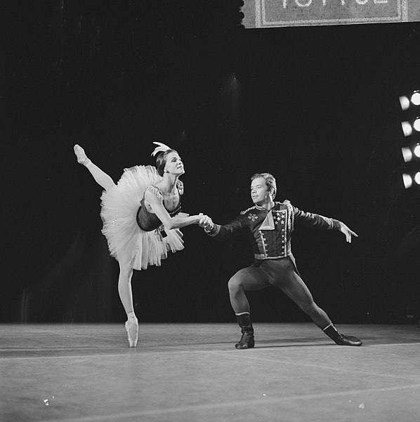 File:New York City Ballet in Amsterdam, Andre Prokowsky en Melissa Hayden, Bestanddeelnr 918-1102.jpg