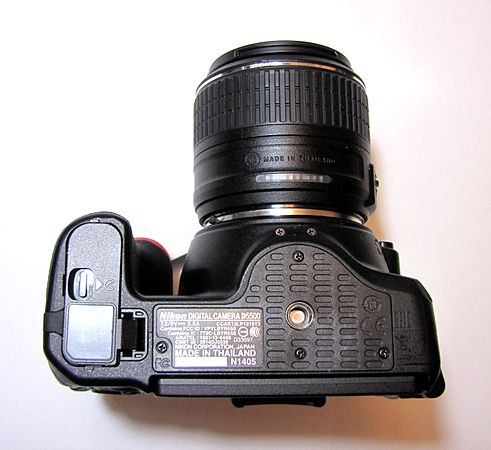 English: Nikon D5500 seen from bottom