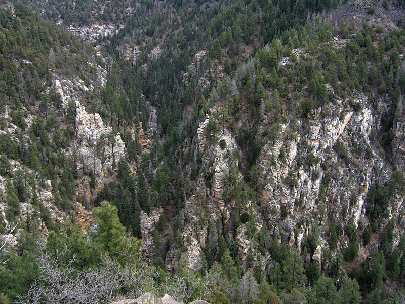 File:Oak Creek Canyon 06.jpg