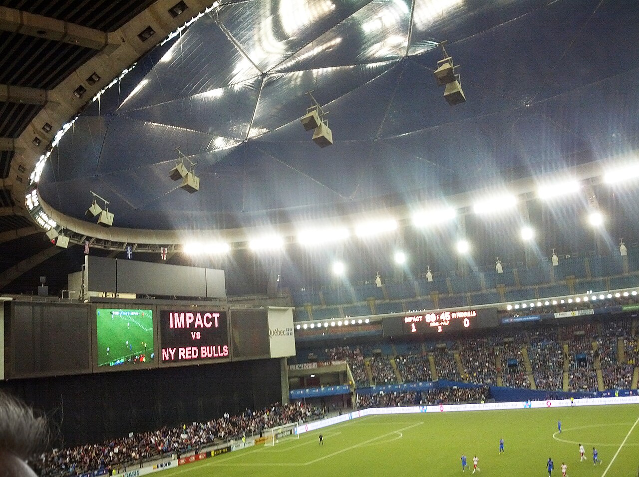 File:Olympic-stadium-montreal-roof-soccer-configuration ...