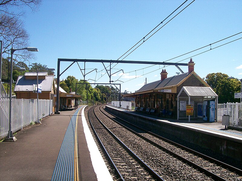 File:Ourimbah railway station view to north.JPG