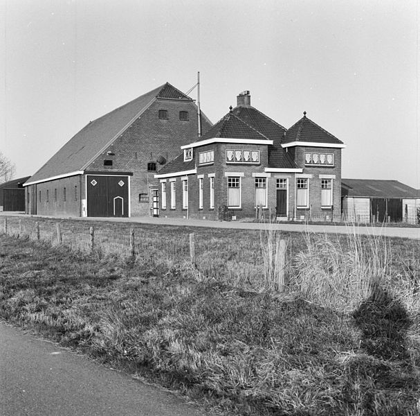 File:Overzicht van woonhuis en schuur met zijlangsdeel - Hekelingen - 20385280 - RCE.jpg