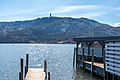 English: View of the Pyramid Ballon from a jetty Deutsch: Pyramidenkogel-Blick von einem Bootsanlegesteg