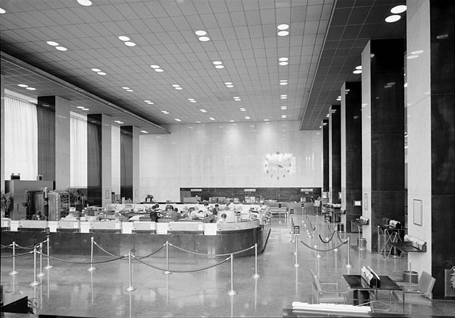 The banking hall in 1985