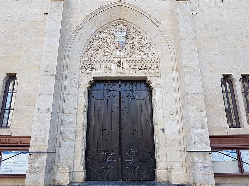 File:Palais des Archevêques de Narbonne 05.jpg