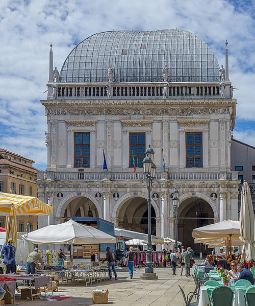 File:Palazzo della Loggia e mercato Brescia.jpg