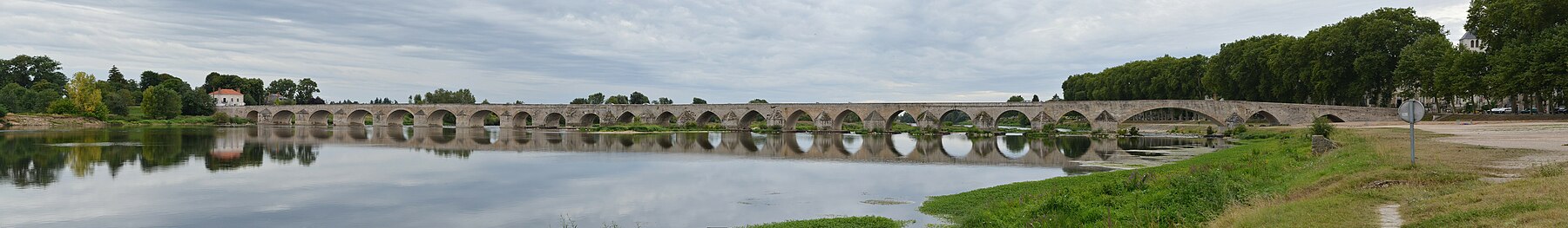 Panorama du pont de Beaugency.jpg