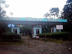 Gerbang masuk Pantai Salira Indah.