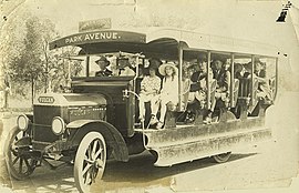 Park Avenue yol otobüsü Rockhampton, 1930.jpg yolcular