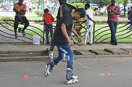 Patineur à Douala 26.jpg