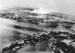 Thumbnail for File:Pearl harbor 12-7-41 from attacking plane Nara 80-G-30550.png