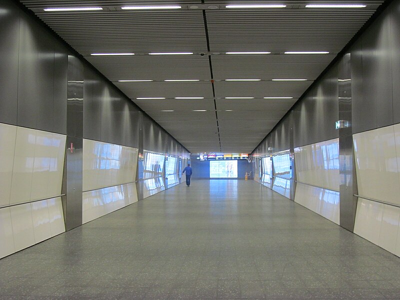 File:Perth station ped tunnel complete 2014.jpg