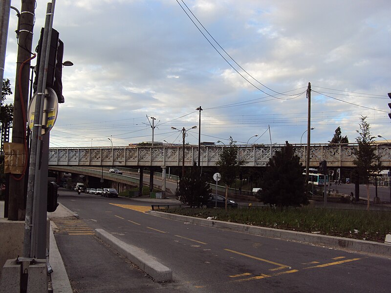 File:Petite ceinture de Paris - raccordement vers les voies de Paris Nord.JPG