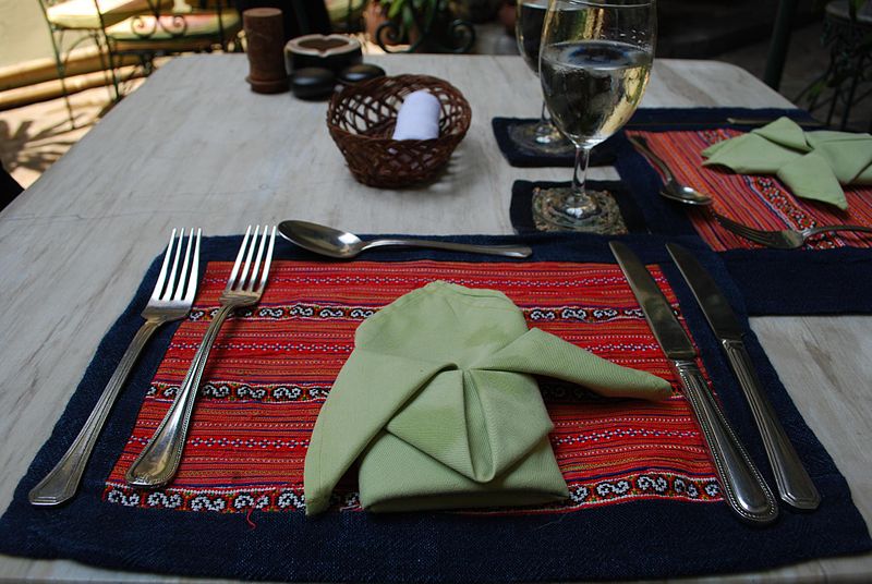 File:Place setting - Green Tangerine.jpg