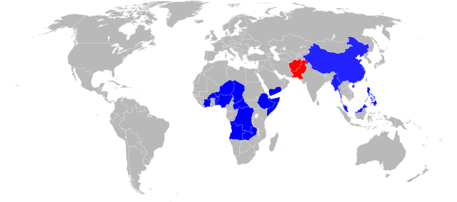 Cases of polio in 2005 (top) and 2019 (bottom). Red: endemic; orange: re-established; green: imported; blue: vaccine derived; grey: none