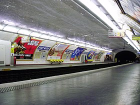 Plataformas da estação, em direção a Ivry e Villejuif.