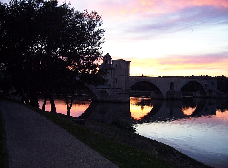 File:Pont St-Bénezet au soir estII.JPG