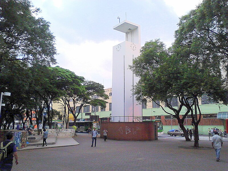 File:Praça Miguel Dell'Erba 01.jpg