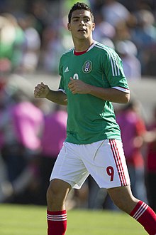 Raúl Jiménez Mehhiko koondises mängimas 2013. aastal