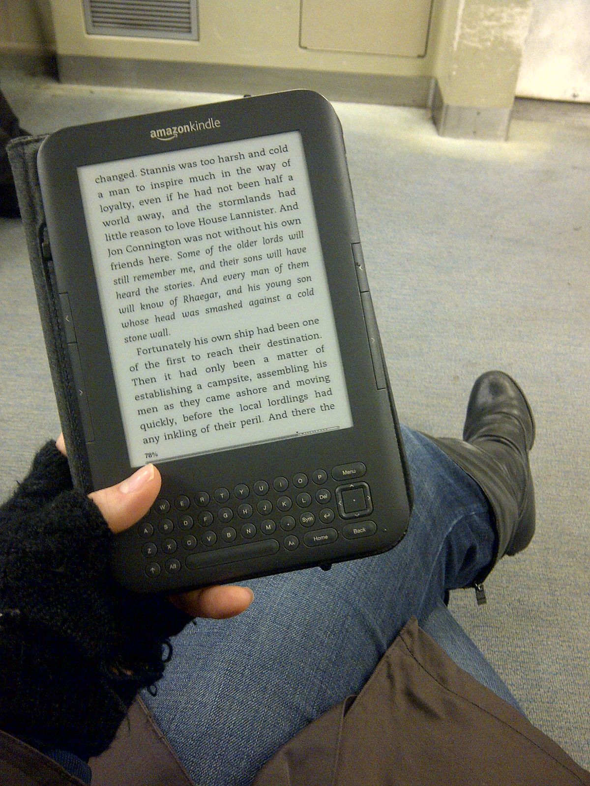 Generic 4.3-inch eReader Turns up on