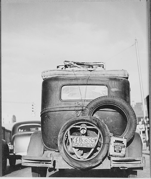 File:Rear view of an "Okie's" car, passing through Amarillo, Texas, on its way west, 1941 - NARA - 532820.jpg