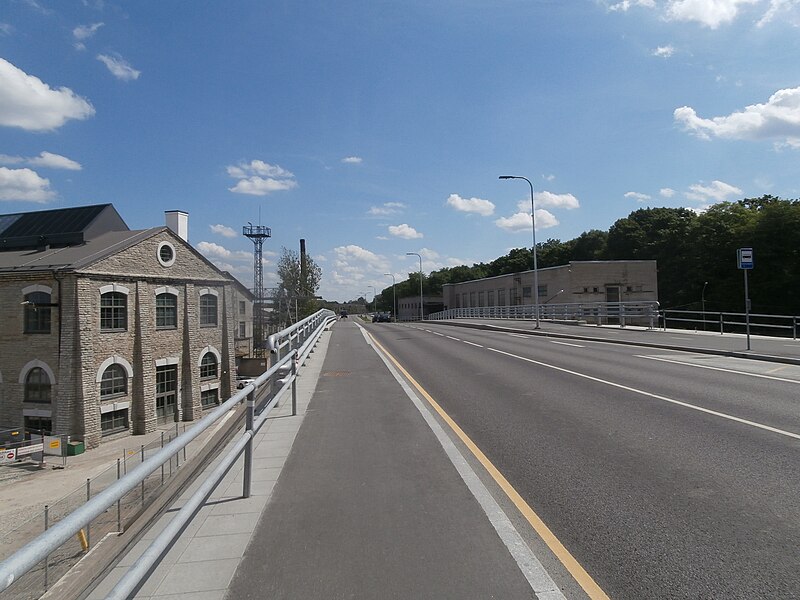 File:Rebuilt Noblessner Shipyard Railway Viaduct Kalaranna tn Tallinn 2 July 2016.jpg