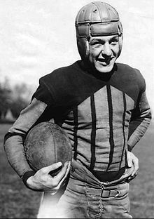 Red Grange  Chicago bears football, Football, Vintage football