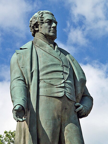 File:Robert Peel statue, Bury.jpg