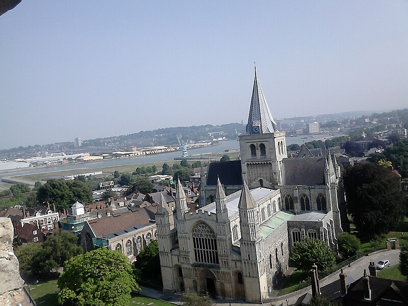 File:Rochester Cathedral 1.jpg