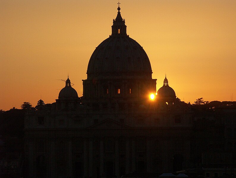 File:Rom, Vatikan, Petersdom - Silhouette bei Sonnenuntergang 3.jpg