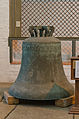 Rostock St.Marien Glocke gegossen 1979, Ton d, Gewicht 1979 kg Höhe 120 cm Durchmesser 140 cm "Gottes Wort bleibt in Ewigkeit - ich bin im Jahr des Herrn 1979 in Apolda gegossen worden" gestiftet durch die Rostocker Ev.Luth. Mariengemeinde