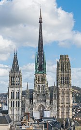 Руанска катедрала:, централна кула (13 – 16 век) и дясна кула (15 век)