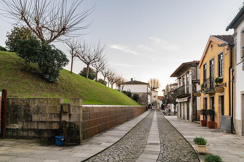 File:Rua Apolinario da Fonseca in Valença.jpg