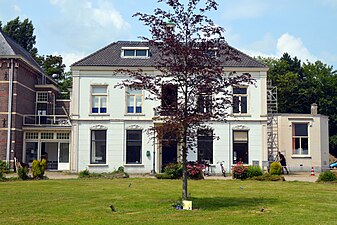 Villa Madeleine (voorheen Villa Kemedjing) Bredestraat 168, gebouwd naar een ontwerp van architect Th.J. Klompers (1860)