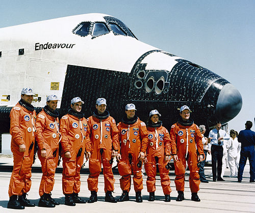 500px-STS-49_crew.jpg