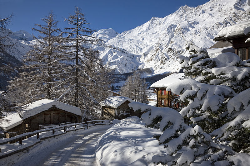 File:Saas-Fee Dorf Winter.jpg