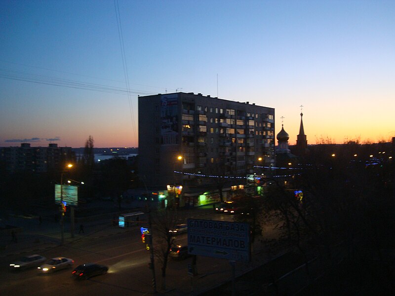 File:Saratov evening.JPG