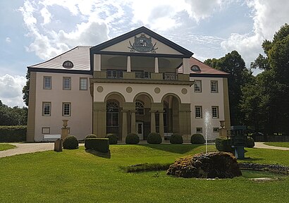 So kommt man zu Schloss Dätzingen mit den Öffentlichen - Mehr zum Ort Hier