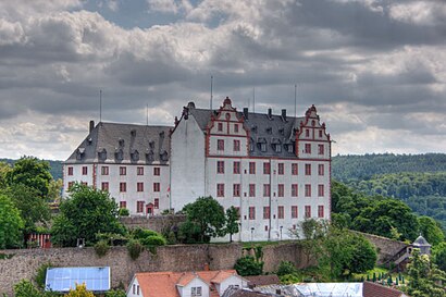 So kommt man zu Schloß lichtenberg mit den Öffentlichen - Mehr zum Ort Hier